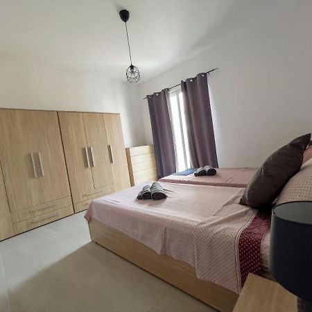 Close To Airport Apartment Zejtun Bagian luar foto