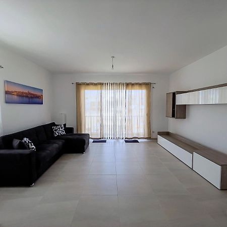 Close To Airport Apartment Zejtun Bagian luar foto