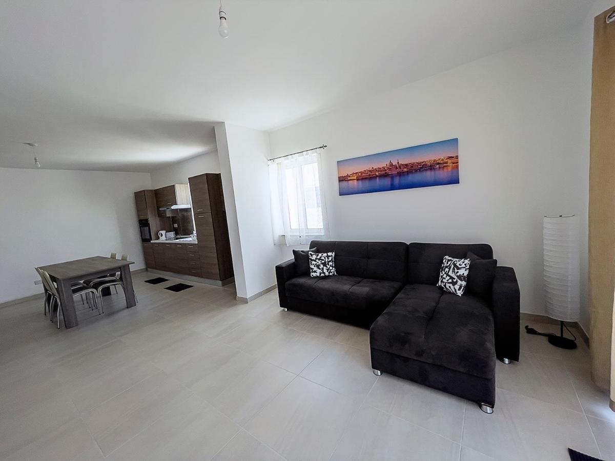 Close To Airport Apartment Zejtun Bagian luar foto