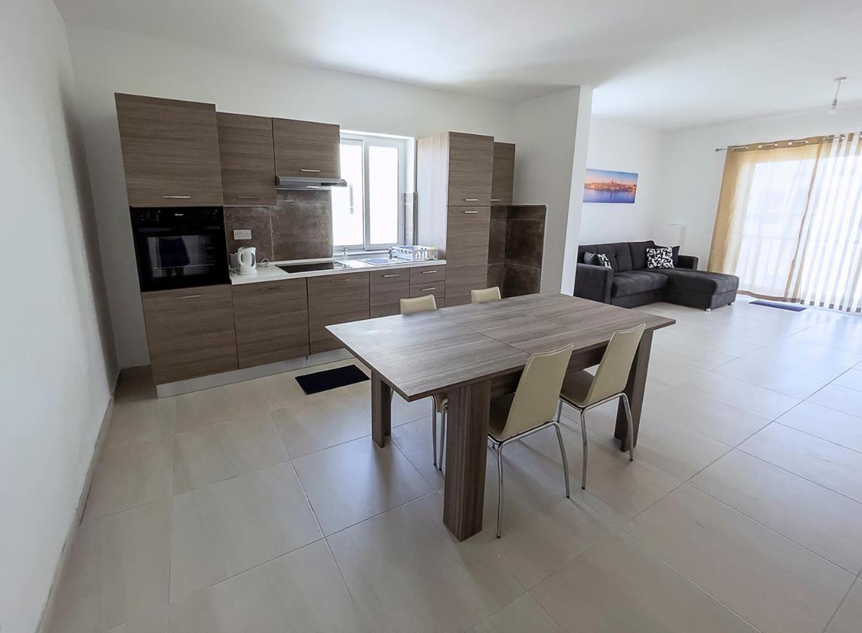Close To Airport Apartment Zejtun Bagian luar foto