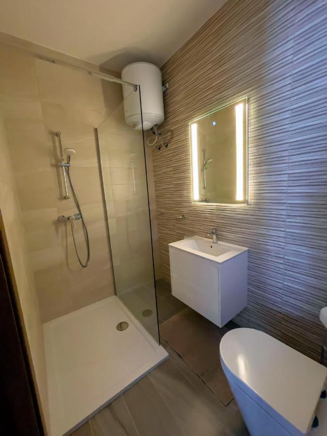 Close To Airport Apartment Zejtun Bagian luar foto