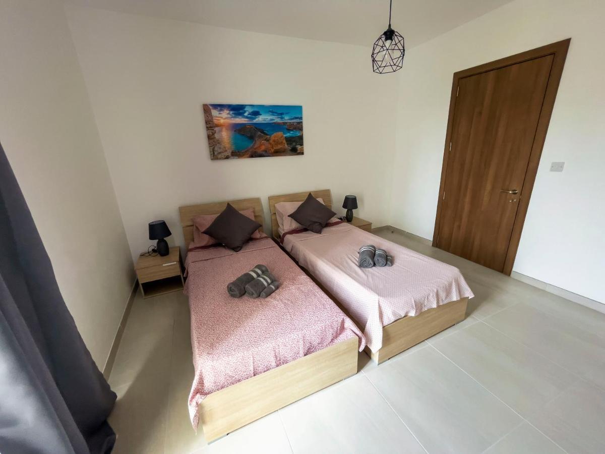 Close To Airport Apartment Zejtun Bagian luar foto