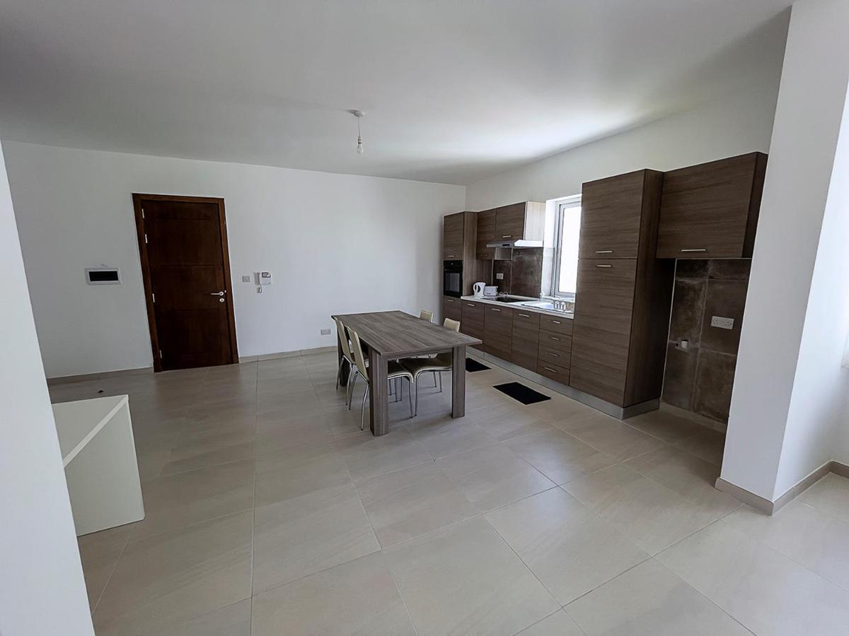 Close To Airport Apartment Zejtun Bagian luar foto