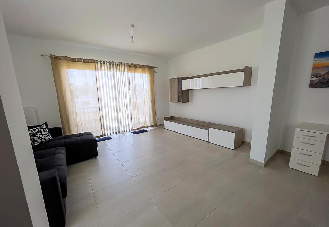 Close To Airport Apartment Zejtun Bagian luar foto