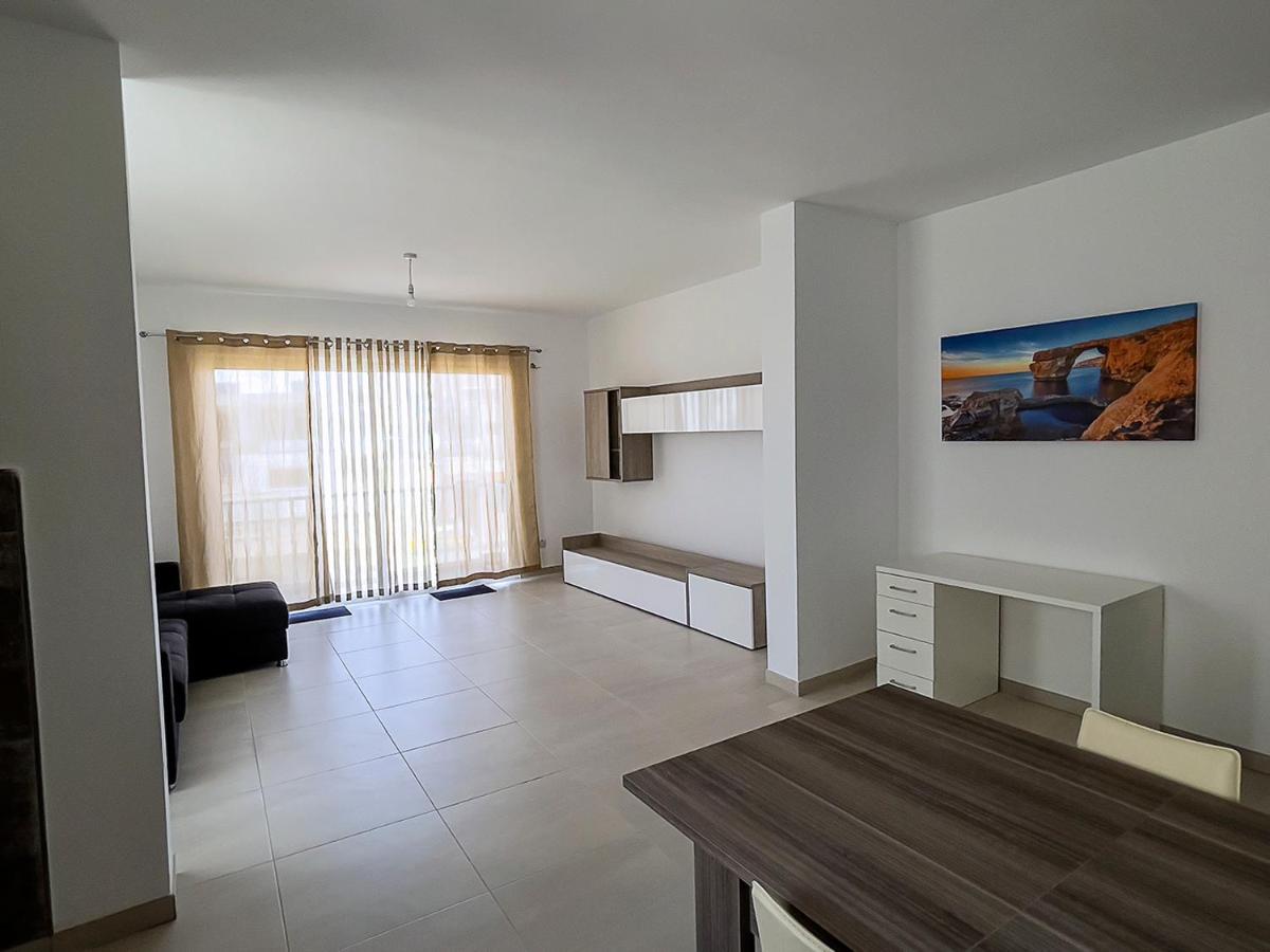 Close To Airport Apartment Zejtun Bagian luar foto