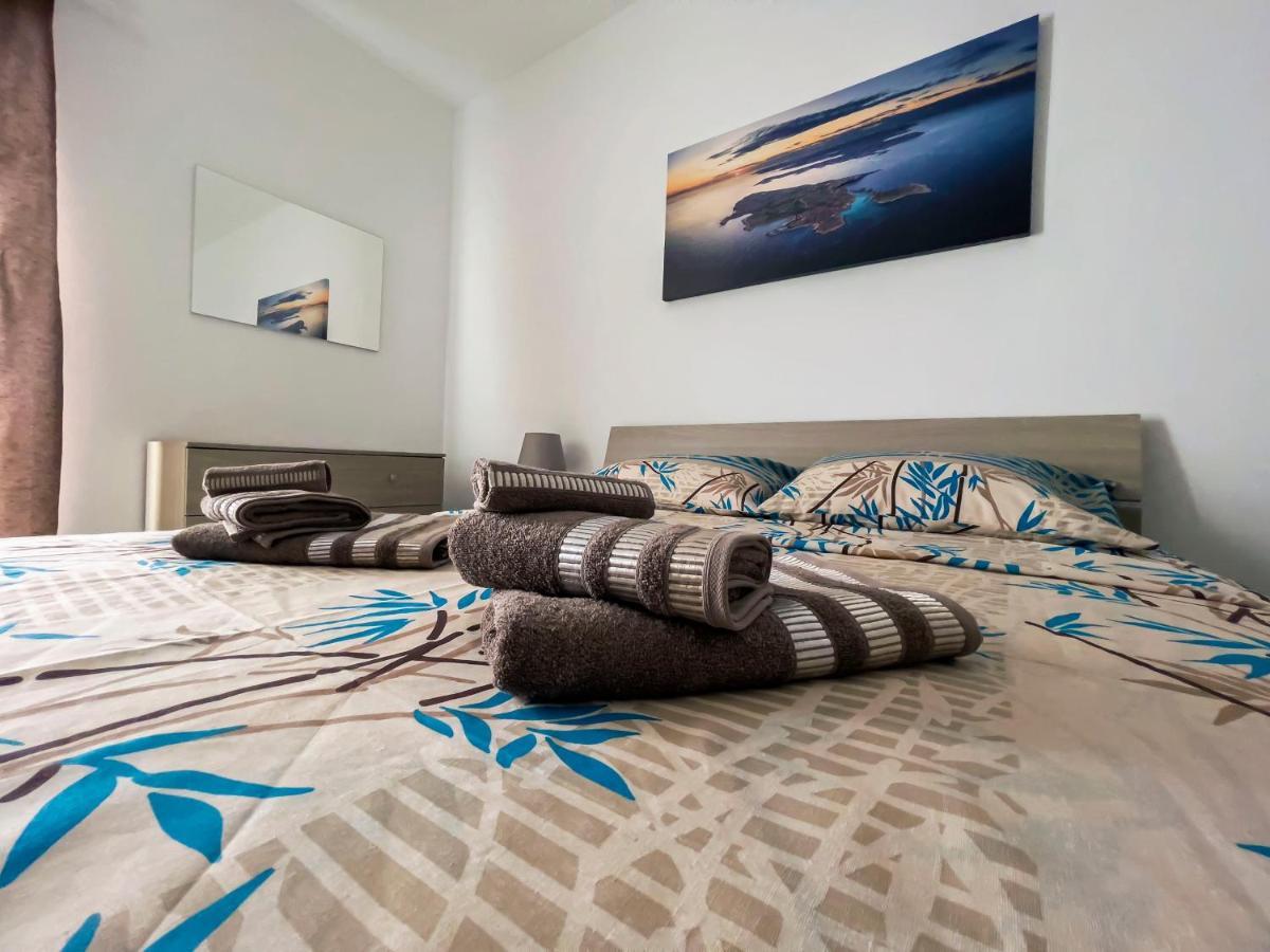 Close To Airport Apartment Zejtun Bagian luar foto