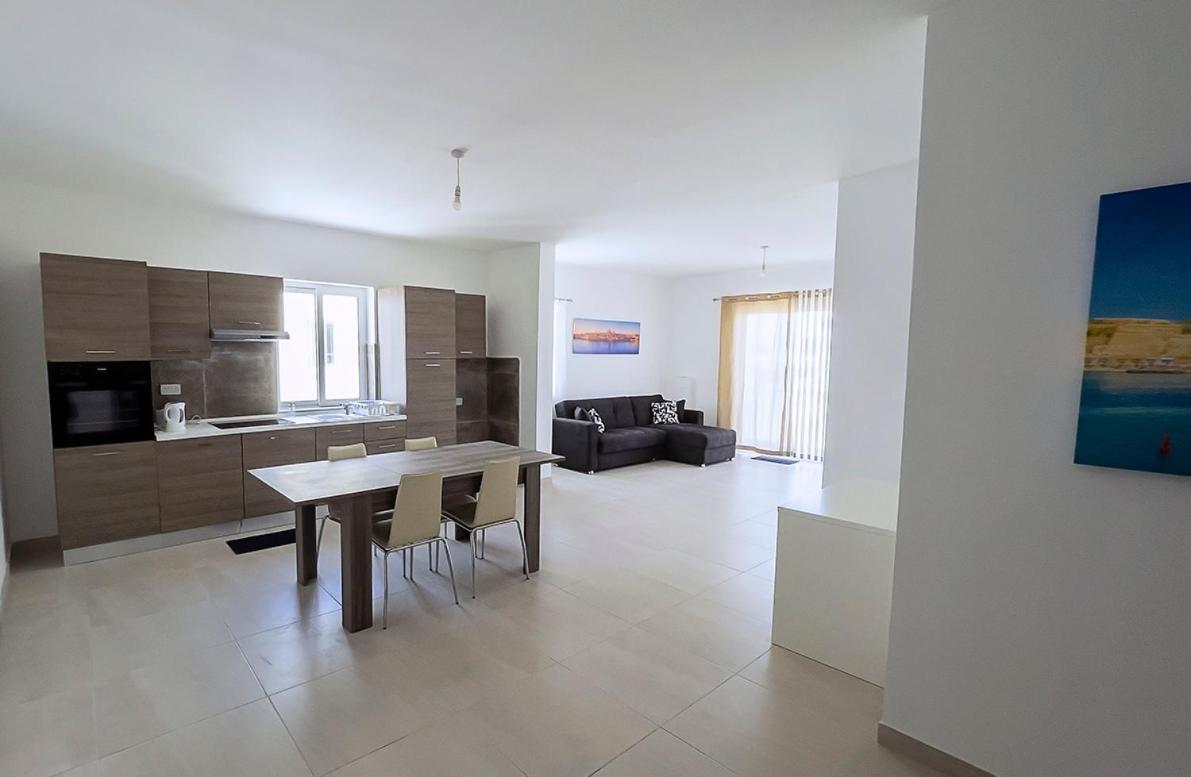 Close To Airport Apartment Zejtun Bagian luar foto