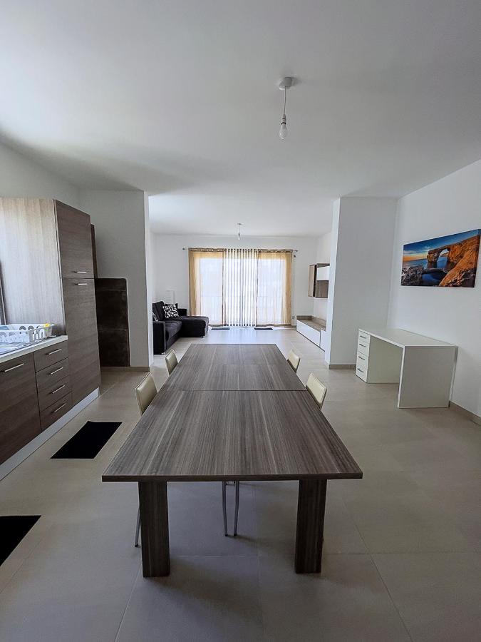 Close To Airport Apartment Zejtun Bagian luar foto
