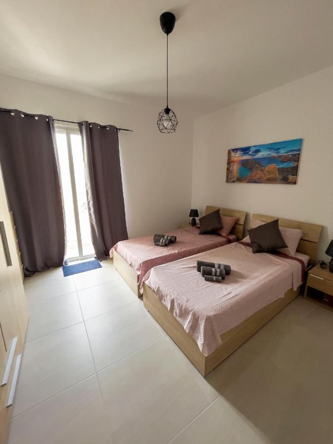 Close To Airport Apartment Zejtun Bagian luar foto